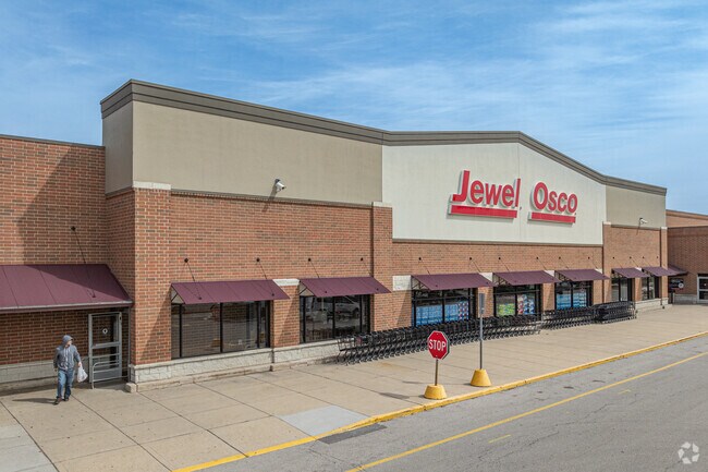 Residents can stock up on fresh groceries at the local Jewel-Osco.