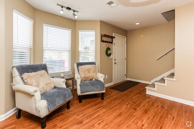 Colonial Apartment Complex, Jonesborough, TN 37659 - photo 7