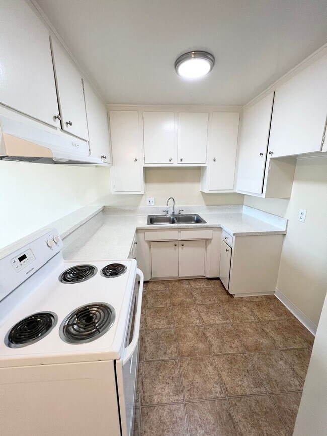 CHADRON, Gardena, CA 90249 - photo 7