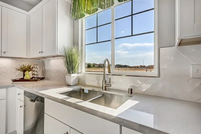 1392 W Clara Ave, Fowler, CA 93625 - photo 4