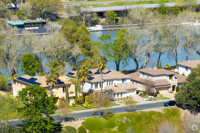 The higher end luxury homes in Lighthouse are down by the river.