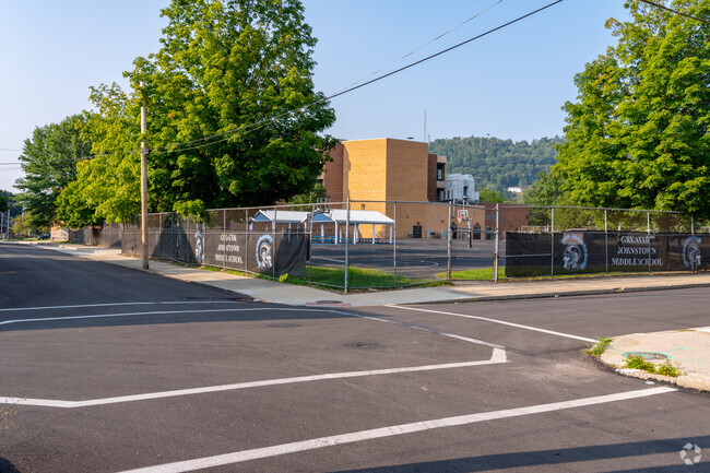 Greater Johnstown Middle has a student to teacher ratio of 12-1.