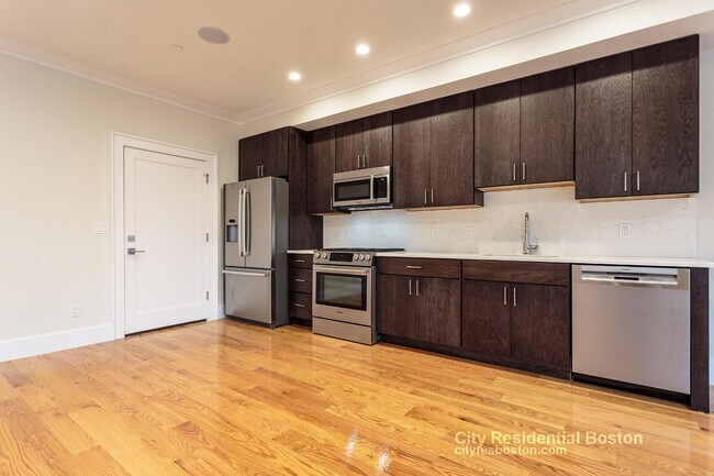 17 Vinton St unit 3, Boston, MA 02127 - photo 2