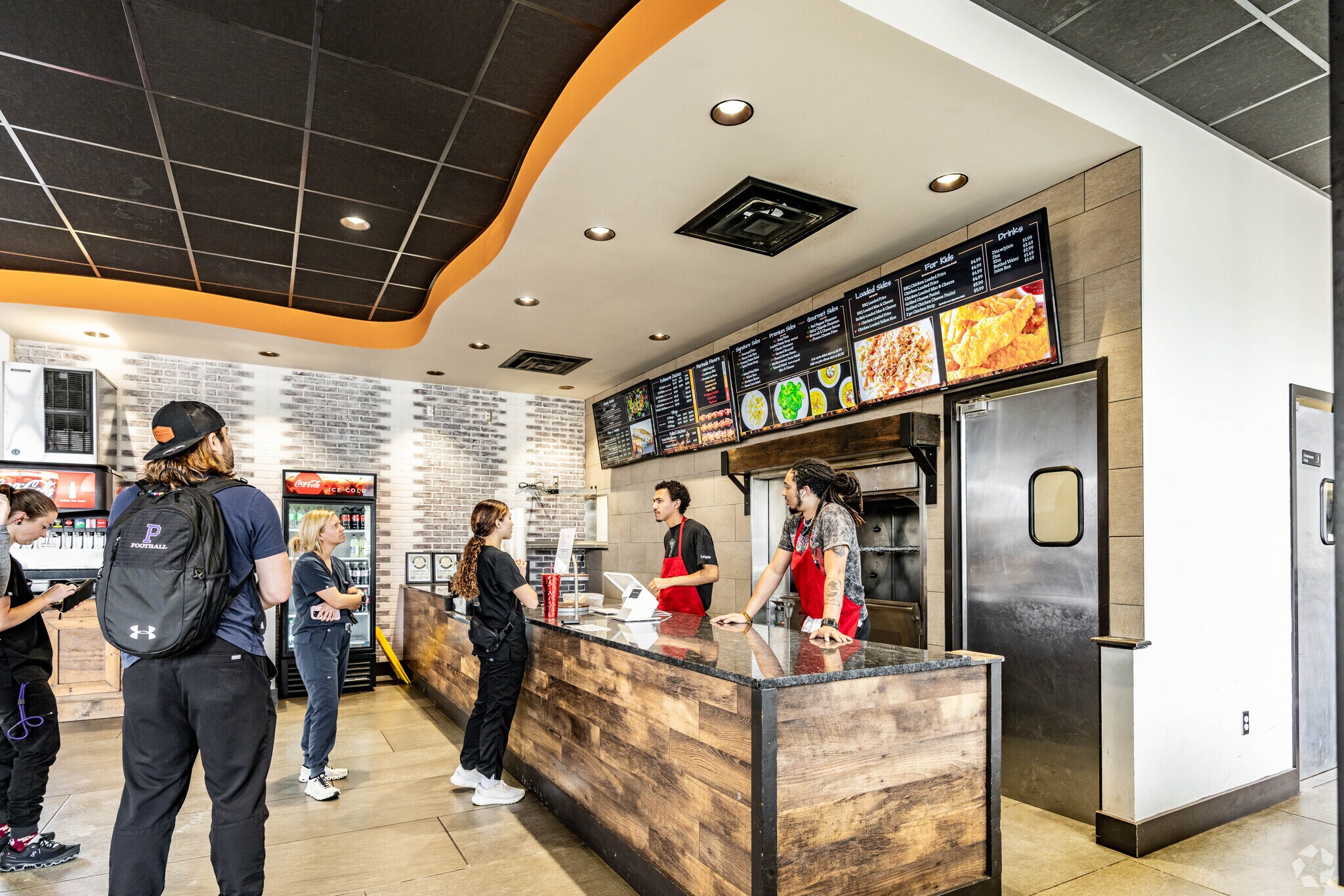 Residents love Smokin Chickn located near Aspen Grove.