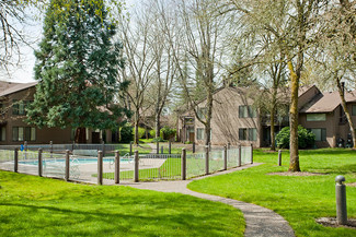 1884 Happy Ln, Eugene, OR 97401