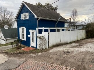 146 E State St, Athens, OH 45701