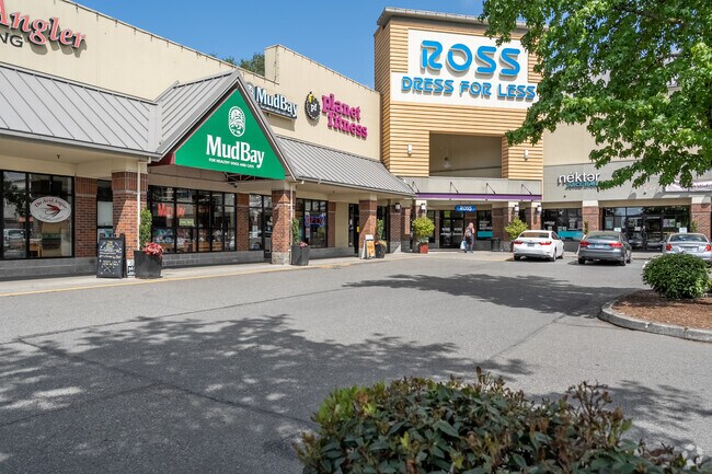 Pick up treats and essentials for pets at Mud Bay close to Horizon View.