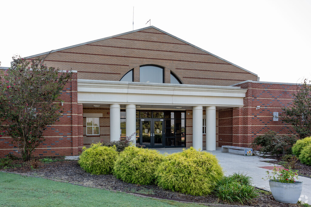 Endeavor Elementary School is located in Harvest.