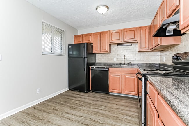 10203 Dewhill Ln, Cincinnati, OH 45251 - photo 3