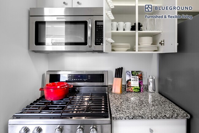 400 Chambers St unit FL28-ID172, New York, NY 10282 - photo 7