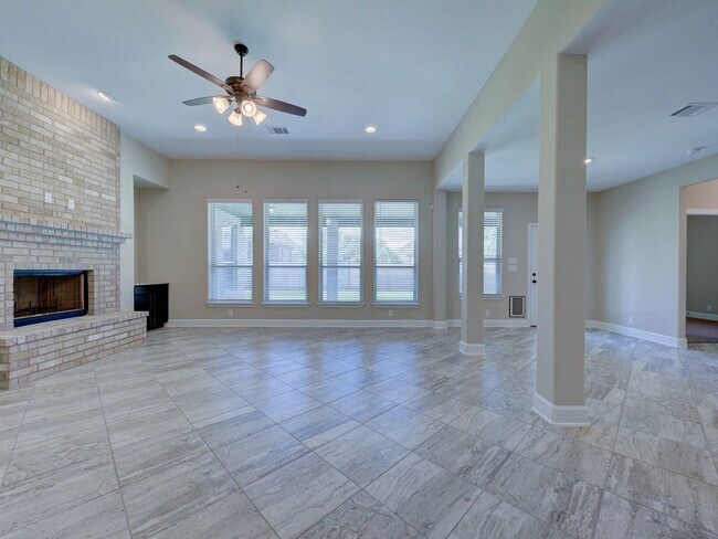 113 Annette Dr unit 36501073, Castroville, TX 78009 - photo 3