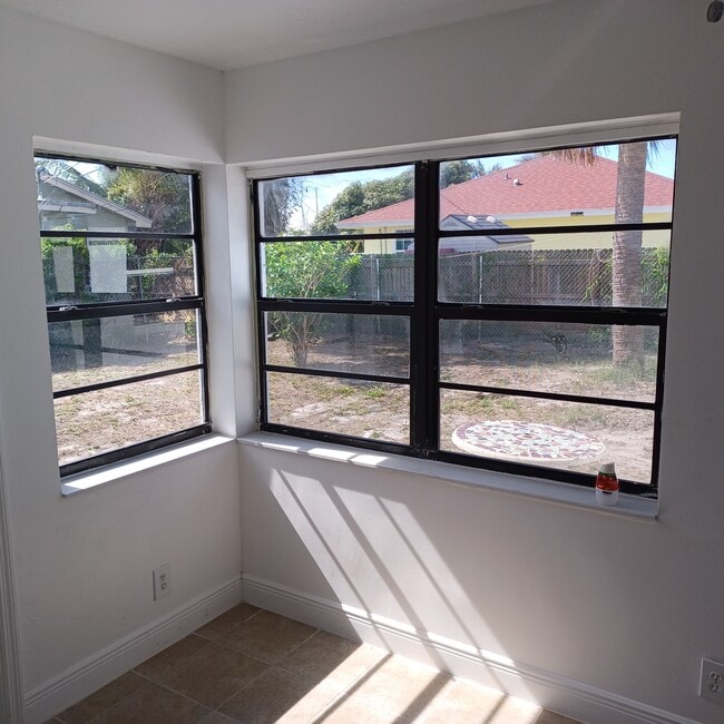 618 58th St unit A, West Palm Beach, FL 33407 - photo 3