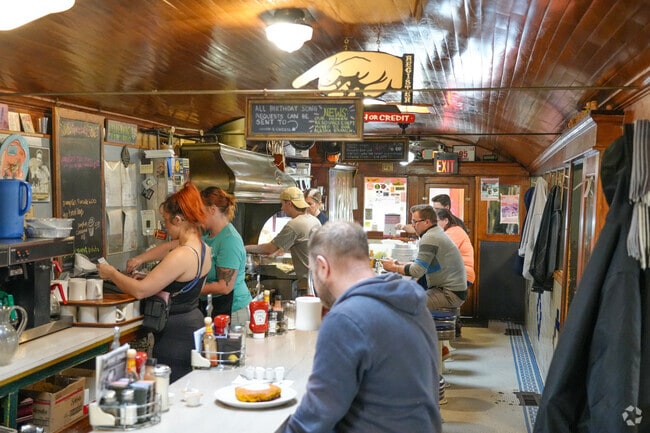 Enjoy the atmosphere in Franks Diner