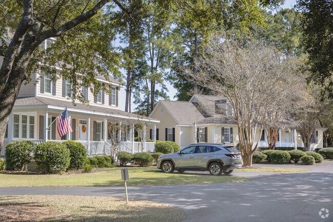 Wachesaw Plantation has elegant homes with a classic look in a gated community.