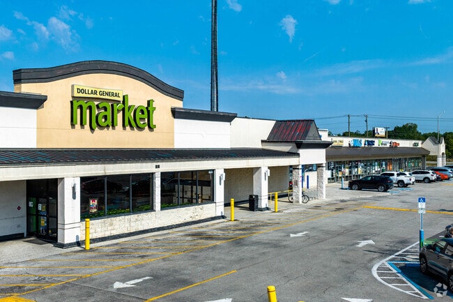 For the last minute essentials Dollar General Market has what you're looking for in Willow Oak.