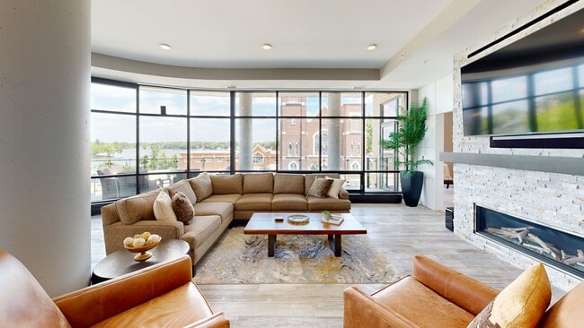 215 E Pleasant St unit 304, Oconomowoc, WI 53066 - photo 2