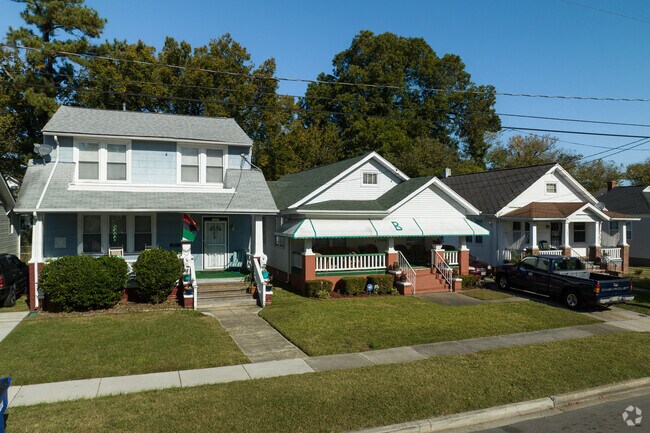 Homes in Campostella include Queen Anne style.