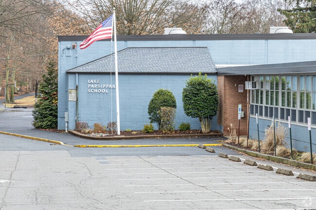 Lake Parsippany Elementary School has 271 students in grades K-5.