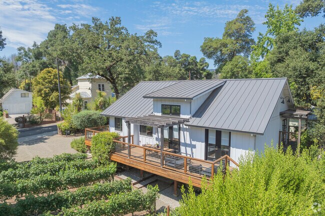 Deer Park's newer constructions feature smart modern design.