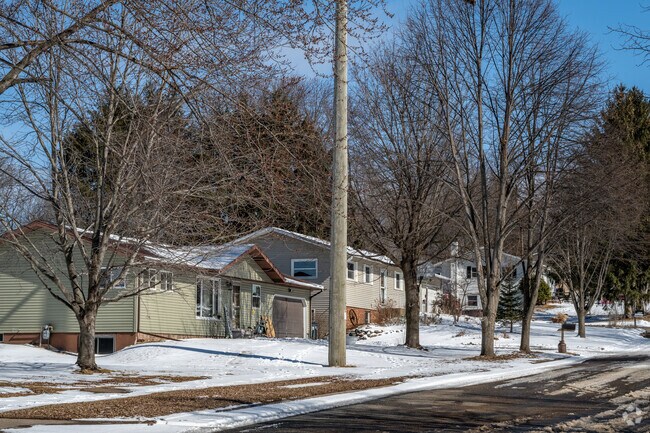 Hilly streets lined with ranch-style homes define the west side of Westridge.