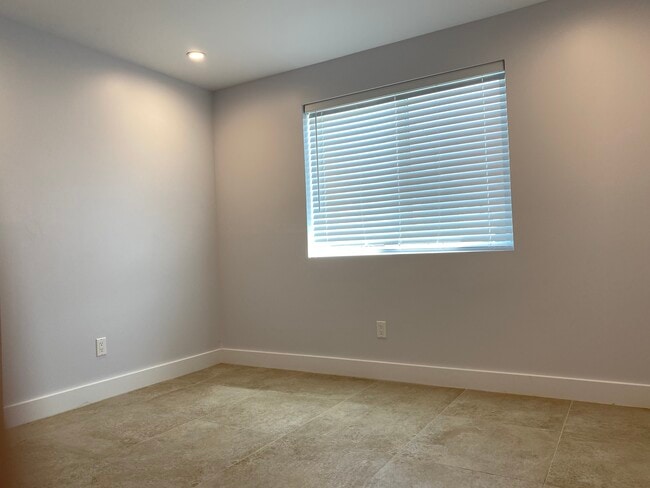 52 Avalon Dr unit 3 Bedroom, Daly City, CA 94015 - photo 3