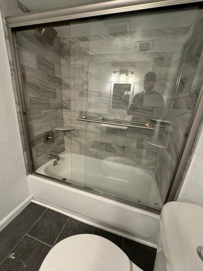 1272 Union St unit 1272 rear, Bridgeville, PA 15017 - photo 4