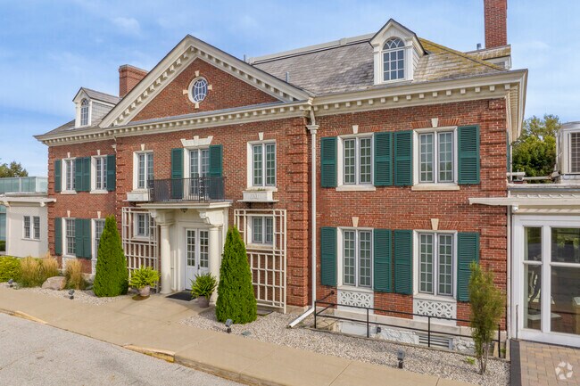 Stop by the Saginaw Art Museum & Gardens, just a few minutes walk from Adams Boulevard.