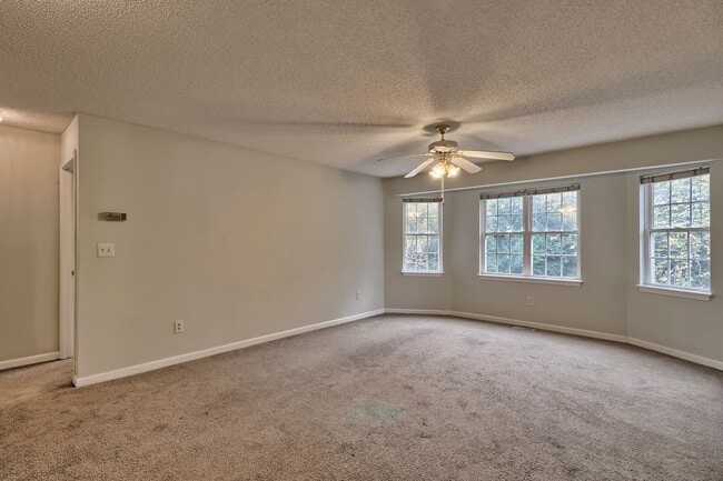 4 bed/4 bath Off-Campus Apartments, Clemson, SC 29631 - photo 3