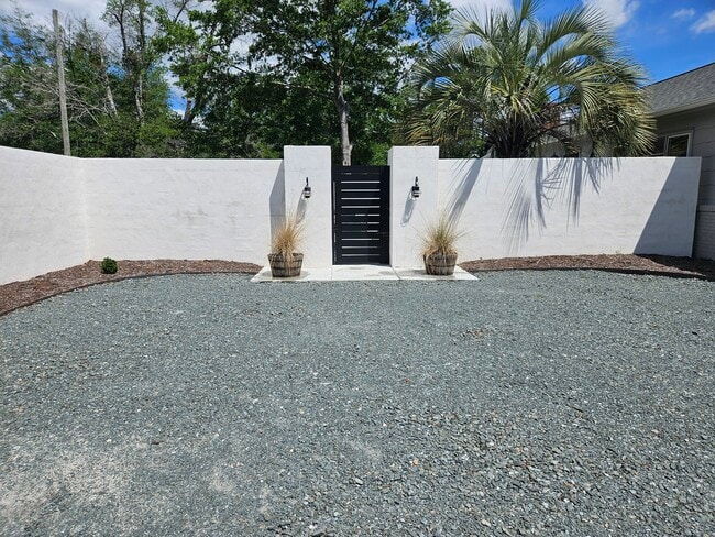 526 N 23rd St, Wilmington, NC 28405 - photo 2