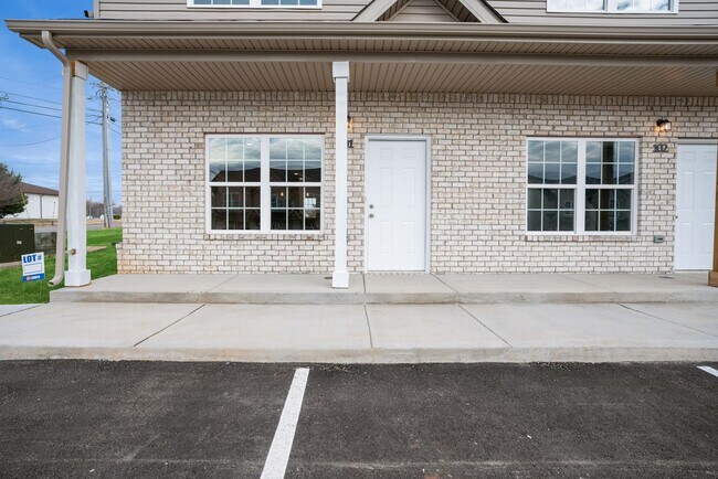 541 New Dr S unit 101, Clarksville, TN 37043 - photo 2
