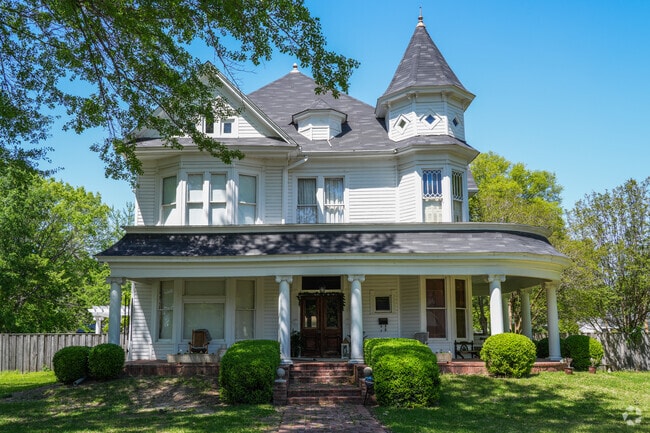 Indianola’s Queen Anne homes bring Victorian-era charm to the city with their ornate trim, asymmetrical designs, and wrap around porches.