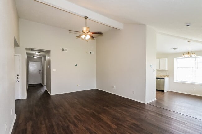 9506 Lost Eagle Dr, Houston, TX 77064 - photo 5