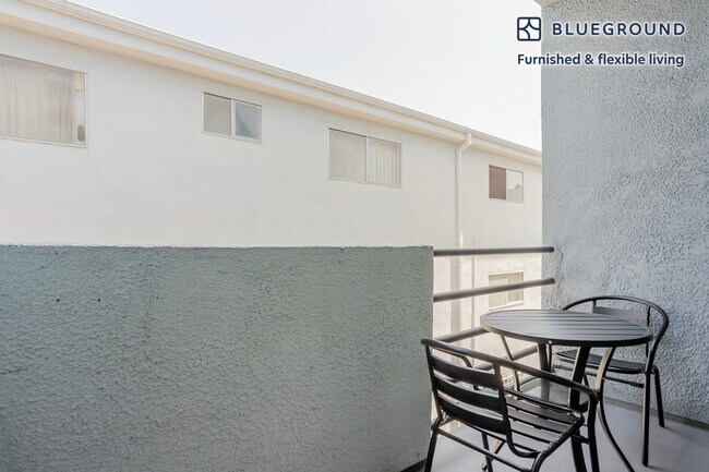 711 N Sweetzer Ave unit FL2-ID1382, Los Angeles, CA 90069 - photo 4