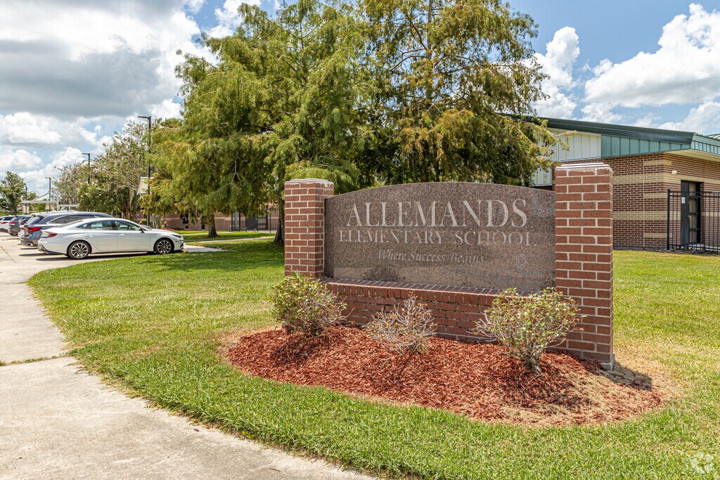 Allemands Elementary School is committed to building the foundation of life-long learning.