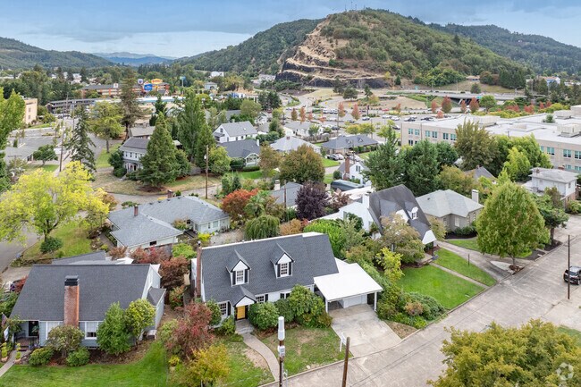 Laurelwood offers new amenities right next to historic homes.