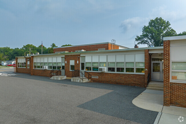 You can expect a 10 to 1 student-teacher ratio at Central Park Elementary School in Pennsville.