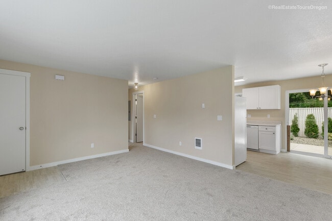 151 N 29th Ave unit C, Cornelius, OR 97113 - photo 3