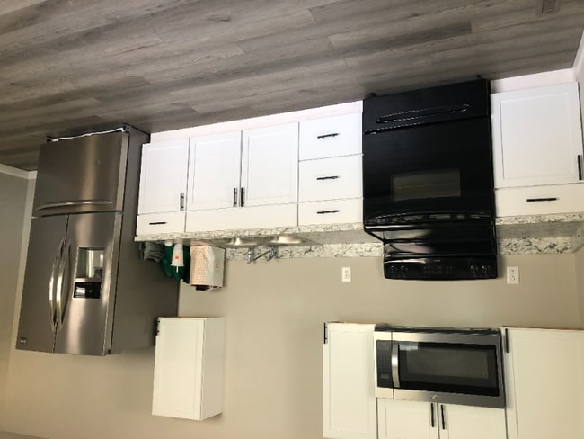 751 S 9th St, Salina, KS 67401 - photo 2