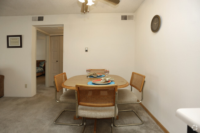 1BR, 1BA - 610 SF