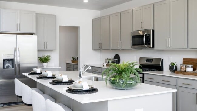 2079 E Hummingbird Dr, Eagle Mountain, UT 84005 - photo 2