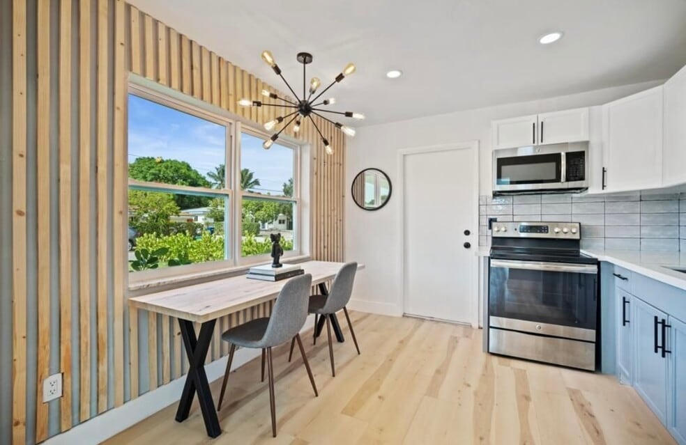 1521 NE 148th St, Miami, FL 33161 - photo 1