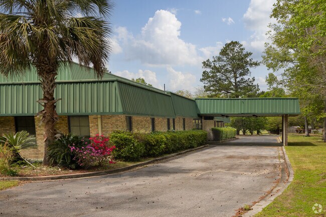 Rhema Christian and Military Academy is a private school in Summerville, SC.