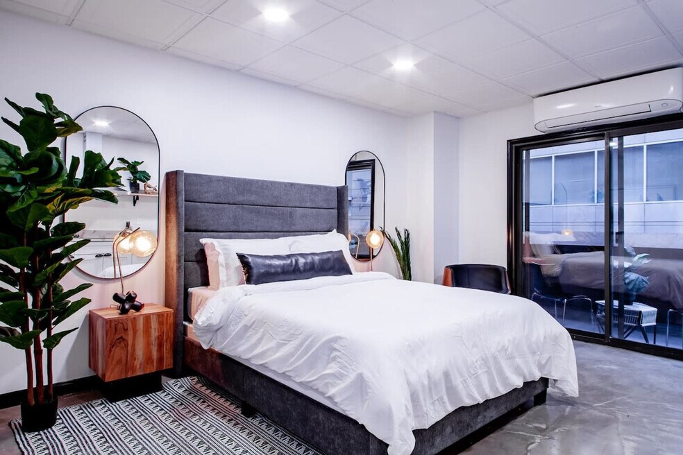 1020 16th St NW unit ID1037707P, Washington, DC 20036 - photo 1