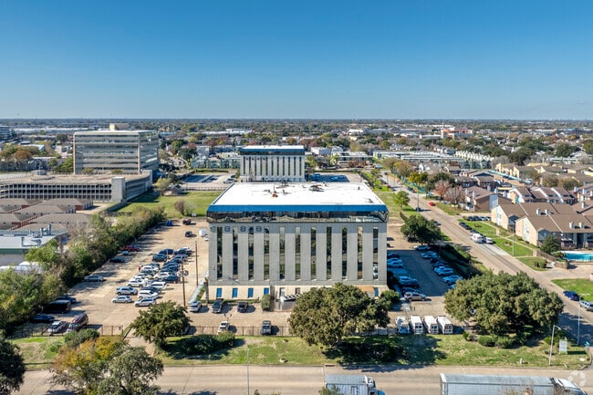 Elite education in the heart of Missouri City, fostering self-directed knowledge seekers.