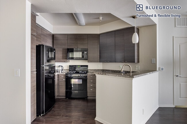 13603 Marina Pointe Dr unit FL5-ID1330, Marina Del Rey, CA 90292 - photo 7