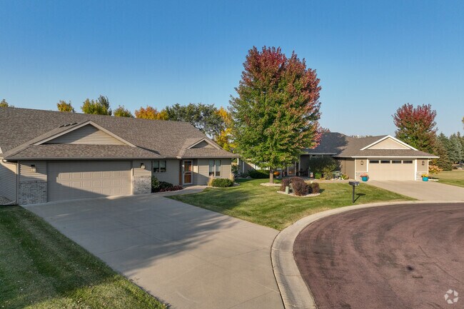 Many homes around the Thomas Park area don't have fences on the property and keep an open feel.
