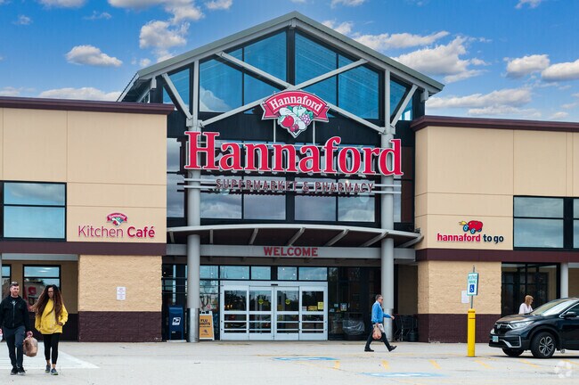 Residents of Highlands can visit local grocery chain Hannaford for all of their food needs.