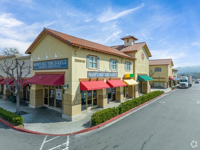 Grab a quick bite to eat from one of the many chain restaurants in Valencia Marketplace.
