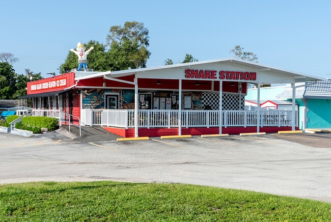 Manatee Shake Station 1of7