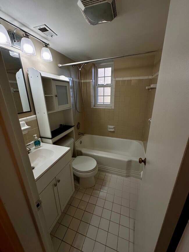 2100 N Scott St unit 101, Arlington, VA 22209 - photo 6